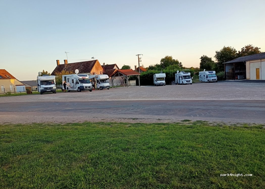 (89520) Treigny - 1-3 Rue du Champ de Foire — foto 3