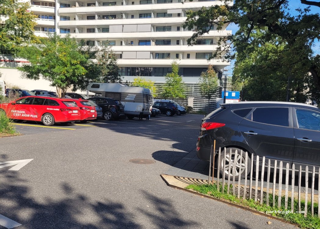 (1203) Genève - 18 Cité Vieusseux — foto