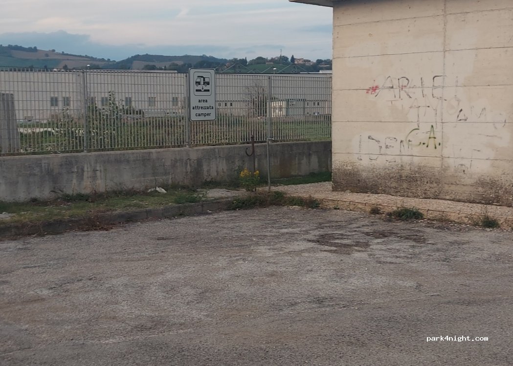 (62020) Caldarola - 9 Via Martiri di Montalto — foto