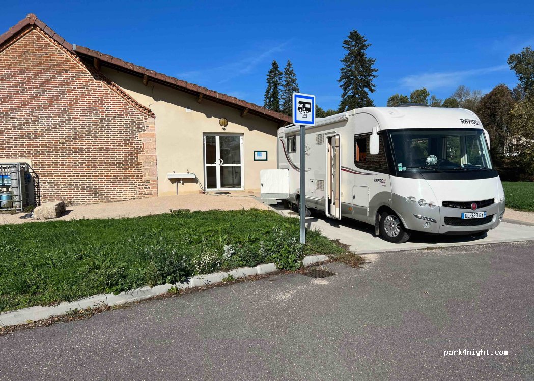Aire de camping-cars La Chapelle-Thècle — foto 2