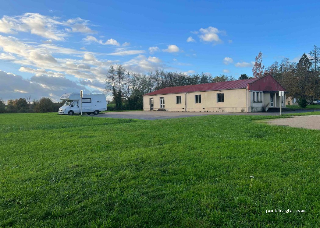 Aire de camping-cars La Chapelle-Thècle — foto 3