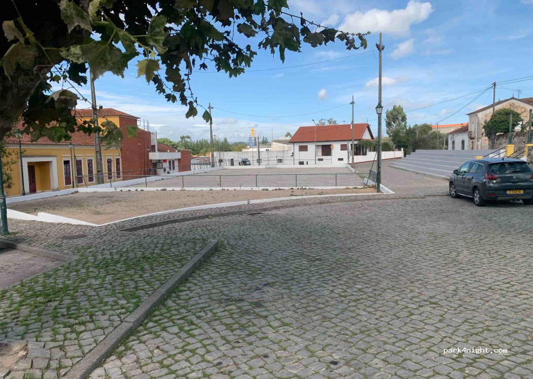 (3230-072) Espinhal - 1 Largo Feira — foto