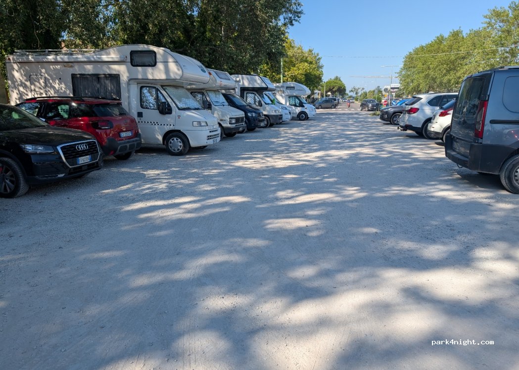 (47042) Cesenatico - 10 Via Cristoforo Colombo — foto 3