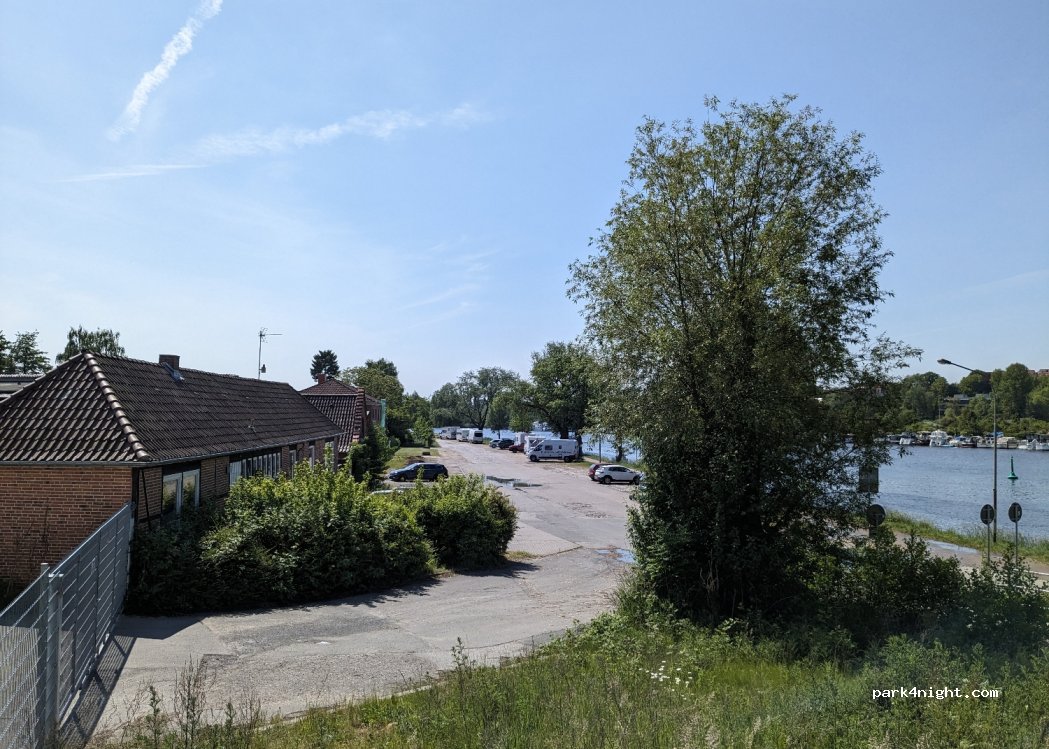 (23560) Lübeck - 6 Geniner Ufer — foto 2