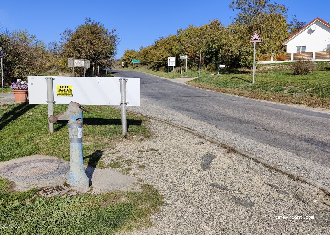 (8245) Pécsely - 120 Fő utca — foto