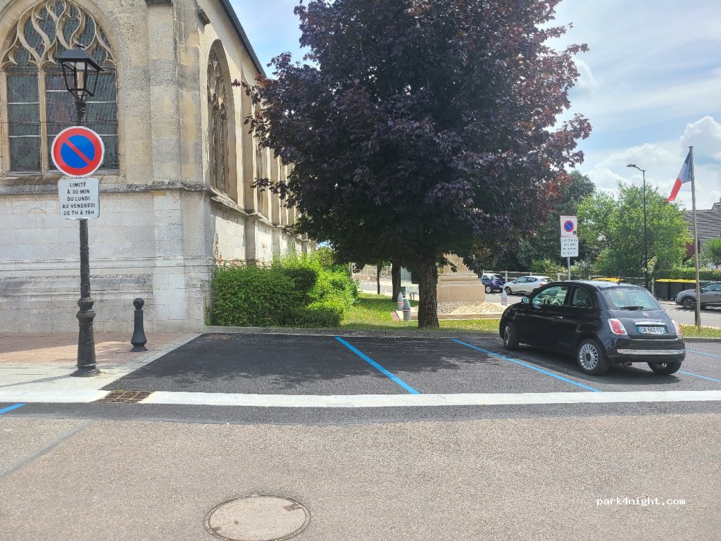(76230) Isneauville - 664 Rue de l'Église — foto
