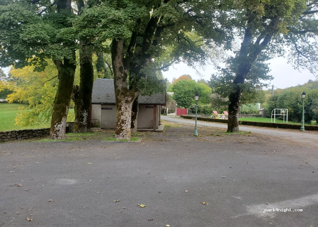 (81260) Angles - 30 Place du Lavoir — foto