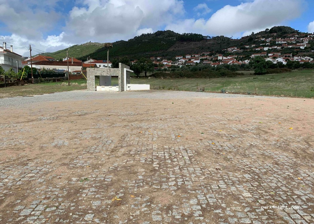 (6060-388) Penha Garcia - 9 Largo 1º de Maio — foto