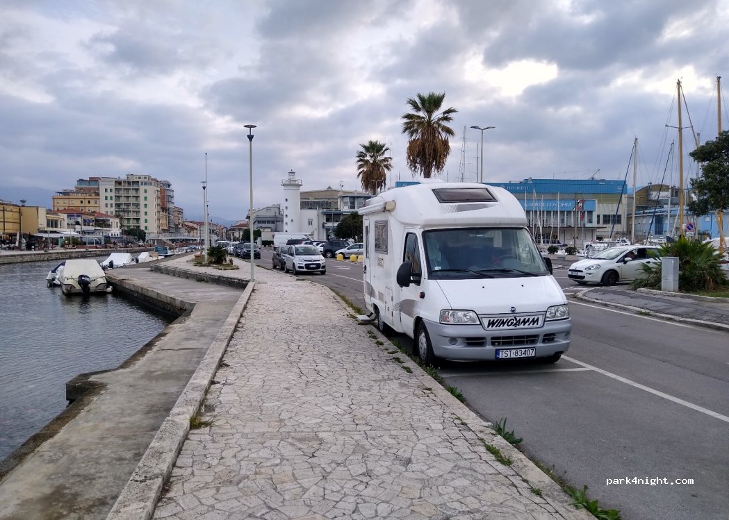 (55049) Viareggio - Lungo Canale Palombari dell'Artiglio — foto