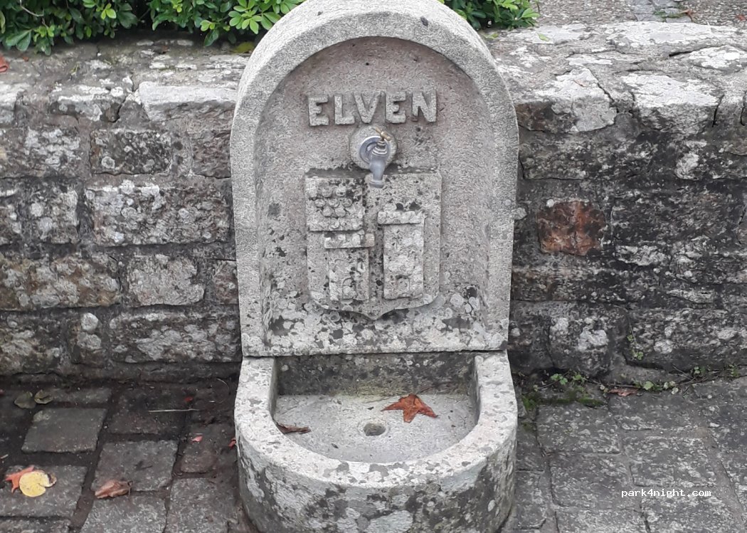 (56250) Elven - 11 Place de l'Église — foto