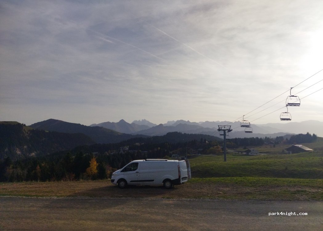 (74440) Taninges - — foto