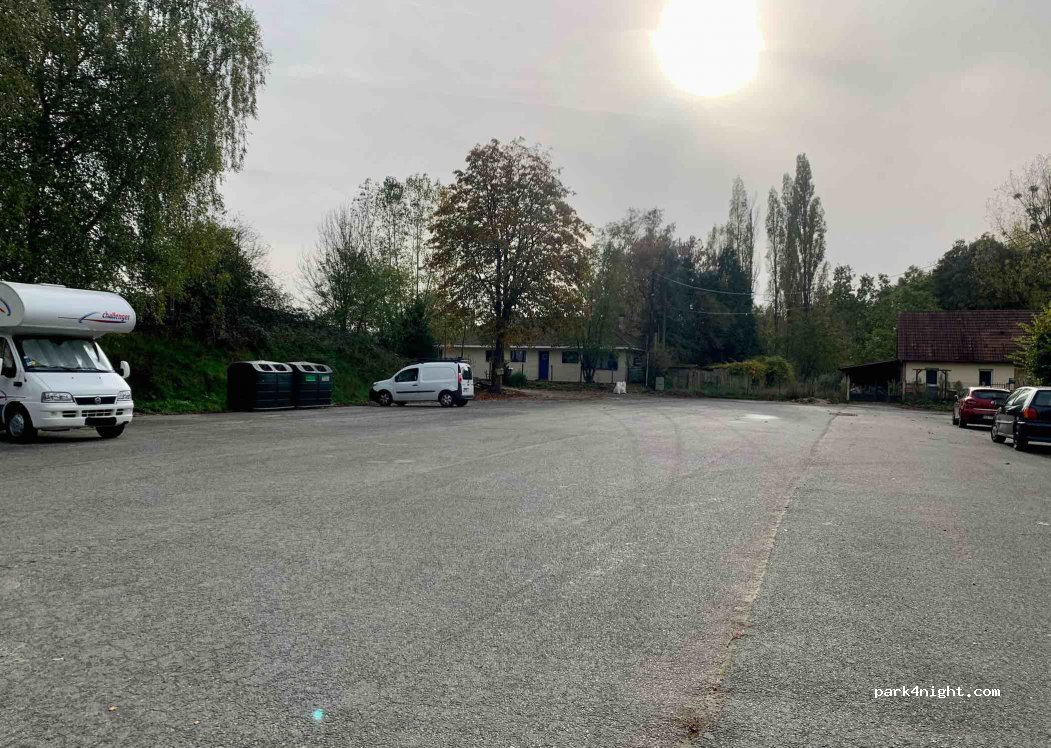 (76440) Forges-les-Eaux - 5000 Place de la Gare Thermale — foto 3