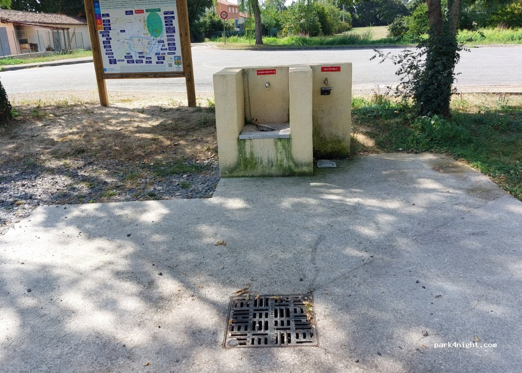 (01290) Pont-de-Veyle - 20 Avenue des Sports — foto 2