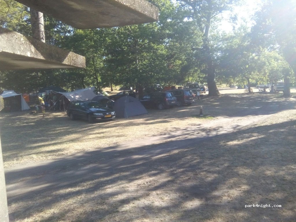 Aire Naturelle de Camping PIOU DE PELLE — foto