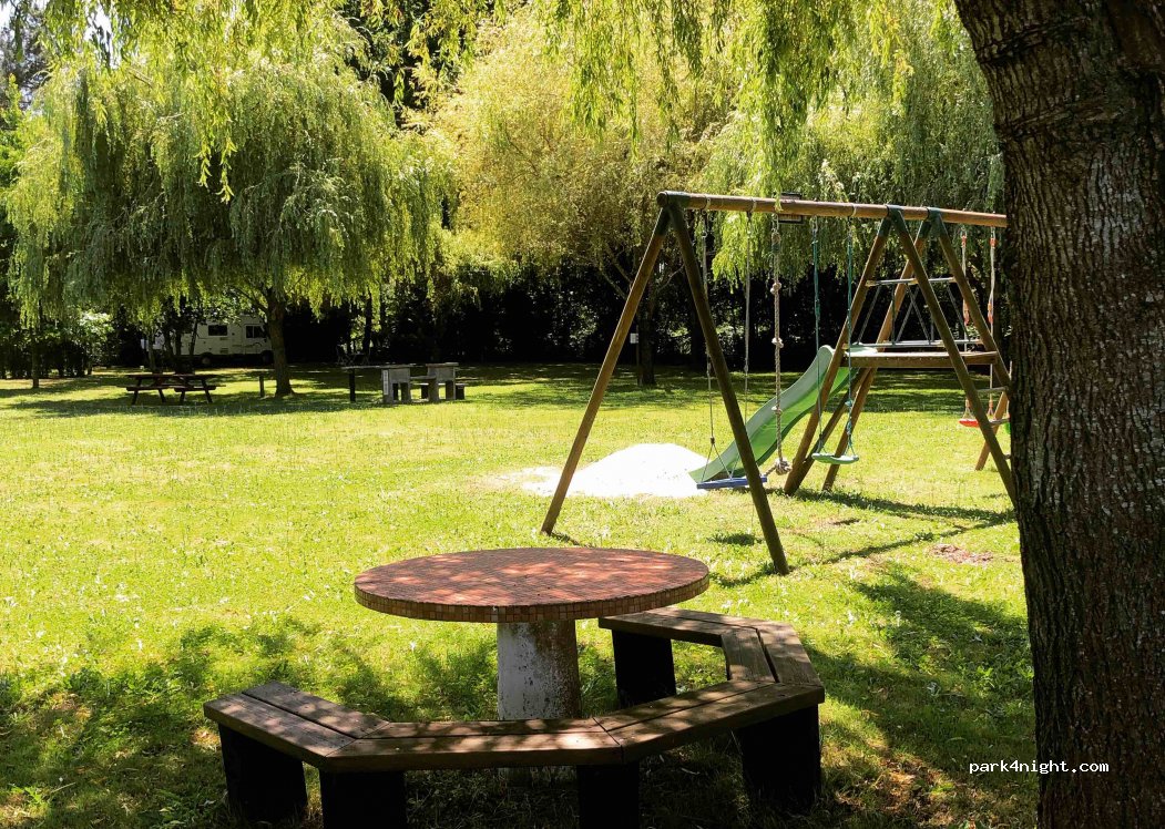Aire Naturelle de Camping PIOU DE PELLE — foto 2