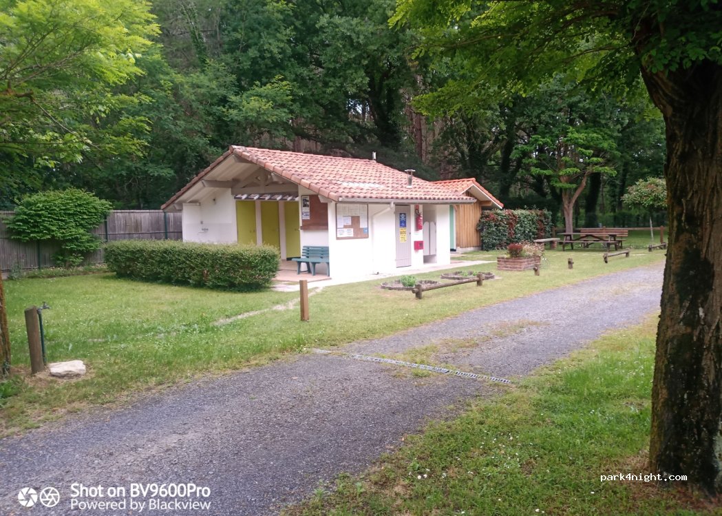 Aire Naturelle de Camping PIOU DE PELLE — foto 4