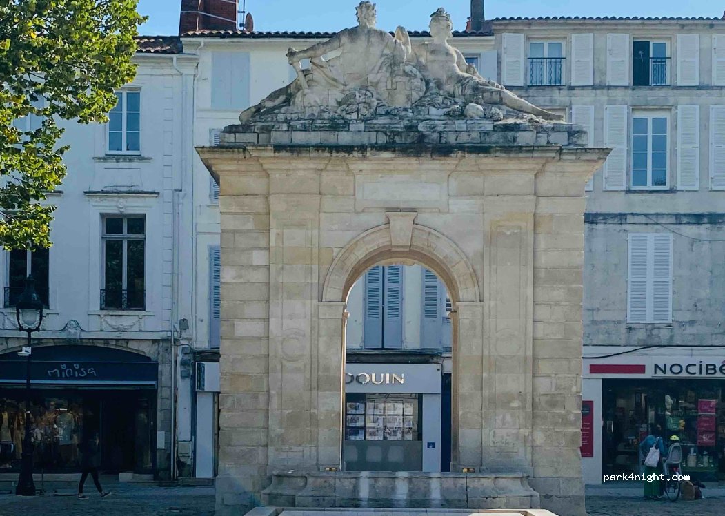 (17300) Rochefort - Rue de la Vieille Forme — foto 3