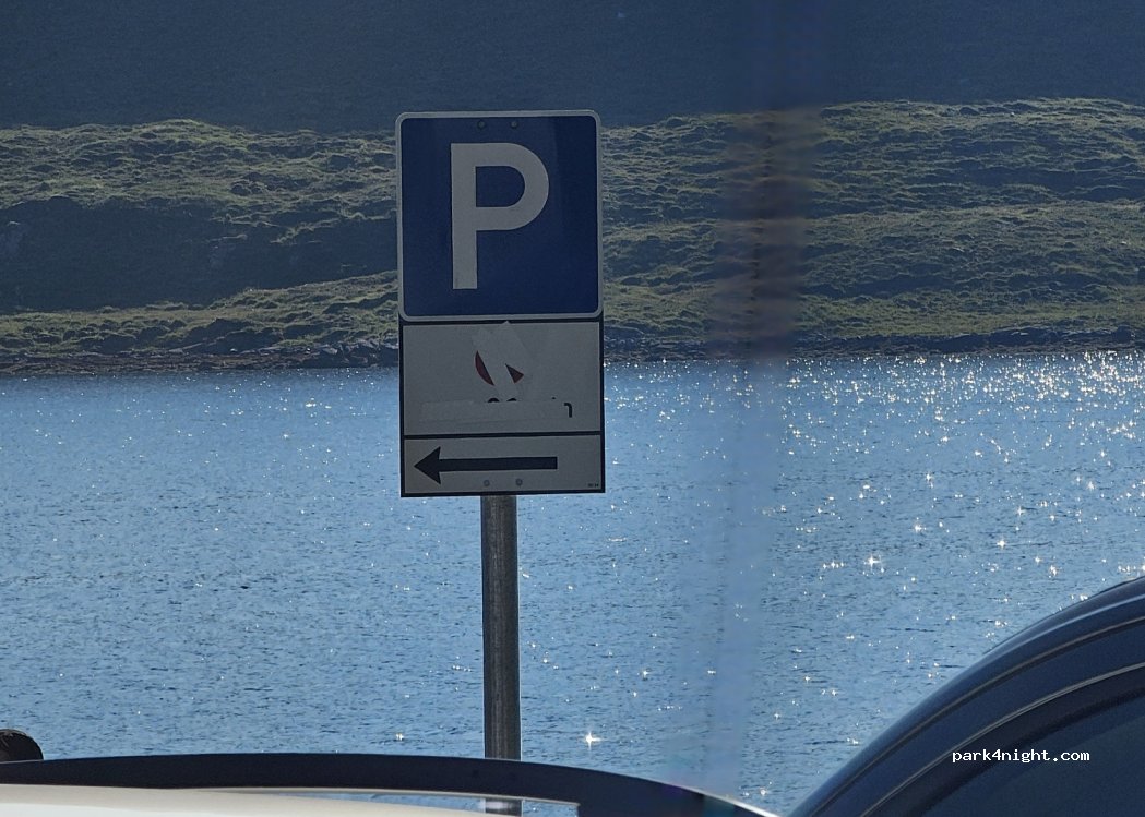 Parking Kvalvika Beach — foto 4