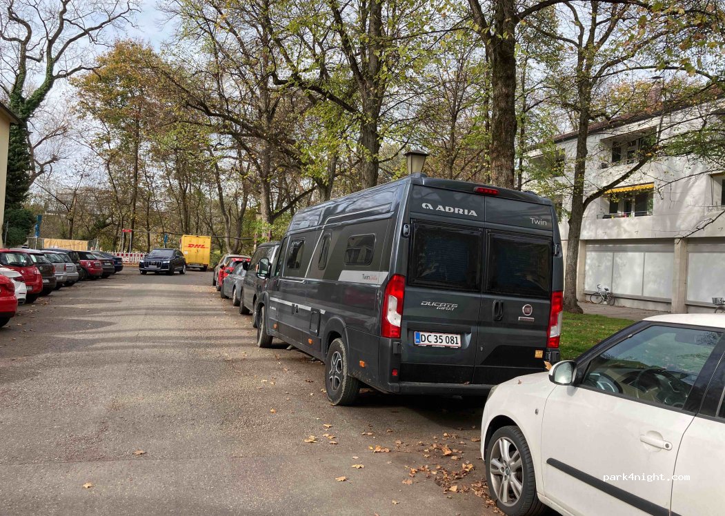 (81679) München - 5 Kufsteiner Platz — foto
