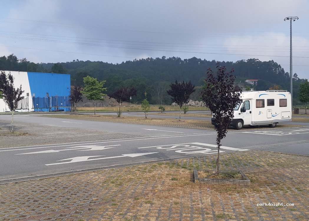 (4805) Guimarães - Rua dos Carvalhais — foto 3