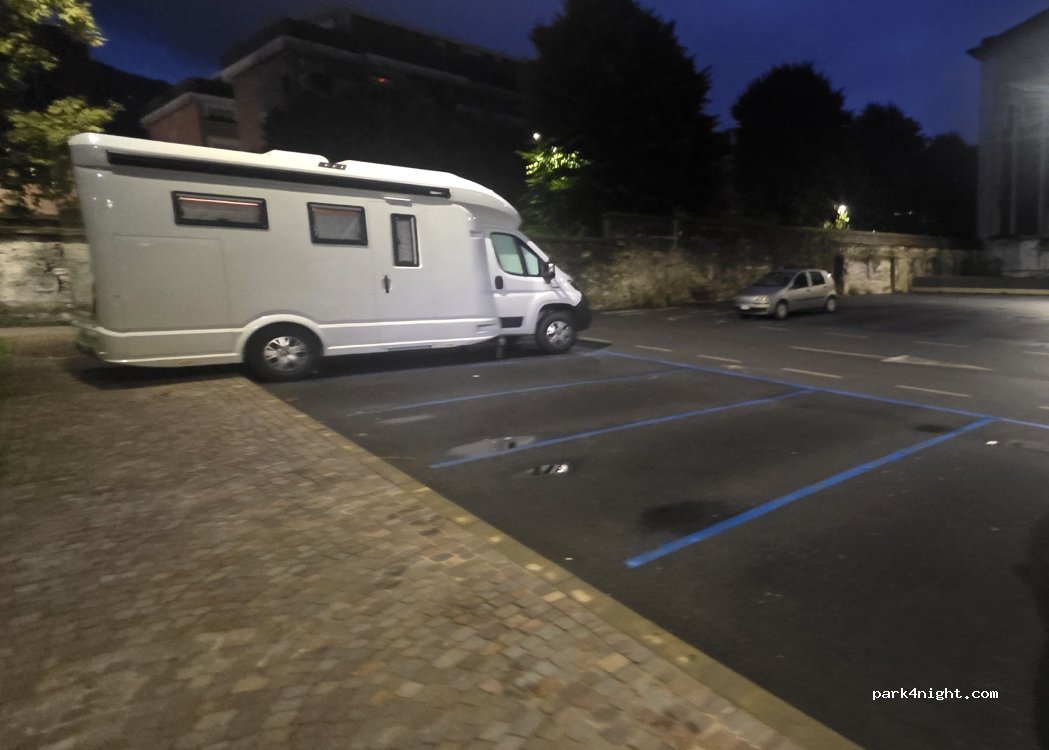 (22100) Como - 4 Via Sant'Abbondio — foto 4