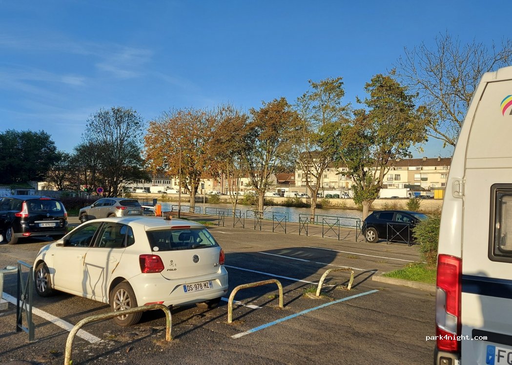 (60100) Creil - 1 Rue de l'Île — foto