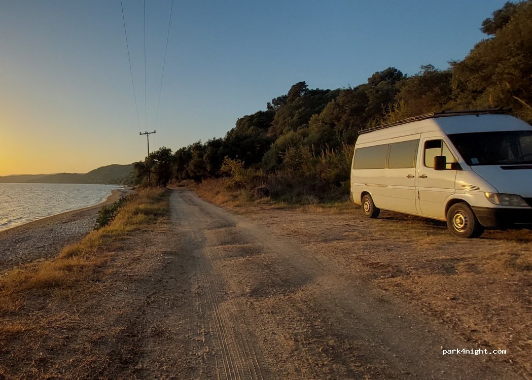 (630 75) Ierissos - Unnamed Road — foto