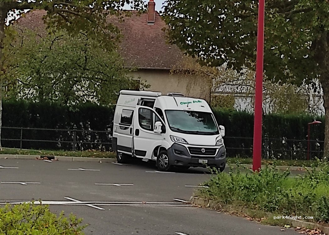 (03500) Saint-Pourçain-sur-Sioule - 8 Place Saint-Nicolas — foto