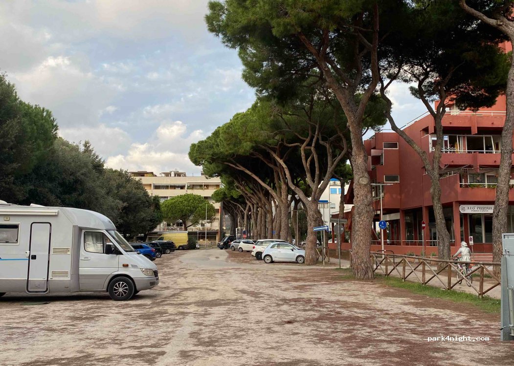 (58022) Follonica - 6 Via dei Pini — foto 2