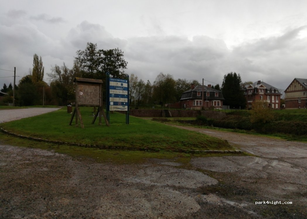 (02420) Vendhuile - 1 Place Charles de Gaulle — foto 2
