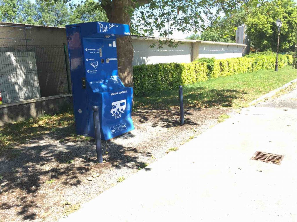 Aire de camping-cars Montmoreau-Saint-Cybard — foto 2