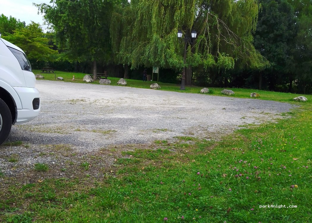 Aire de camping-cars Montmoreau-Saint-Cybard — foto 3