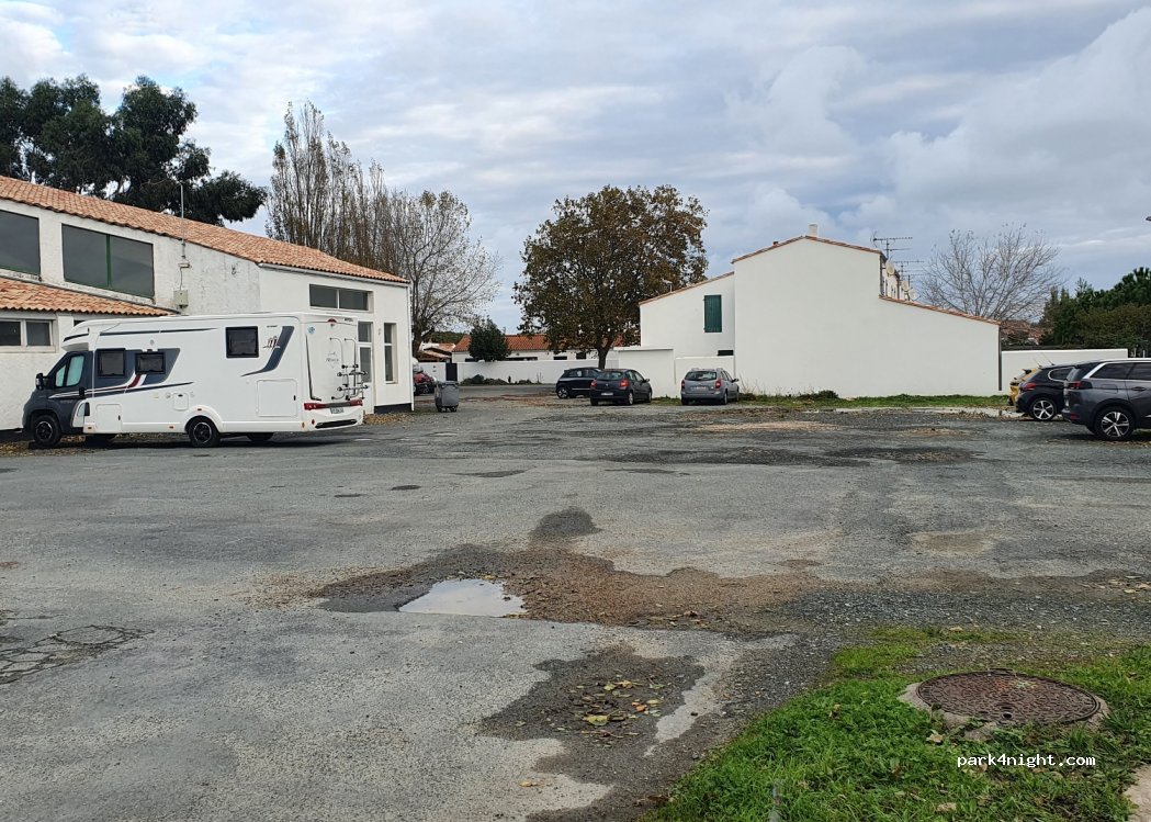 (17880) Les Portes-en-Ré - 6 Place des Marais de la Prée — foto