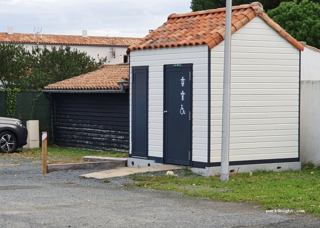 (17880) Les Portes-en-Ré - 6 Place des Marais de la Prée — foto 2