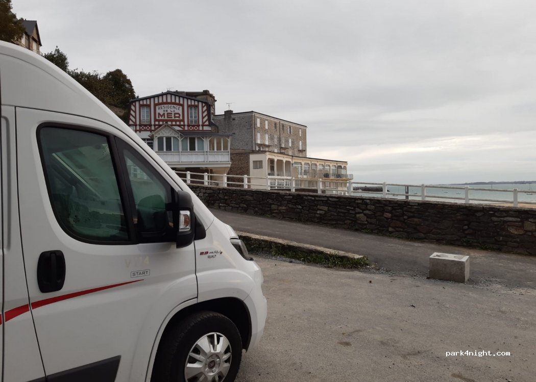 (22380) Saint-Cast-le-Guildo - 7722 Pl. Piron — foto