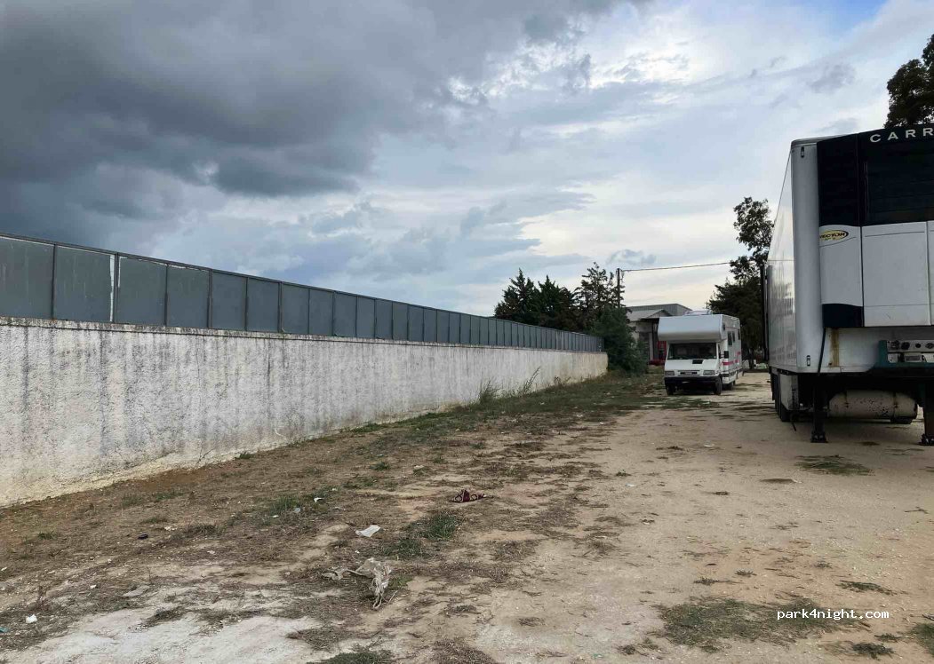 (270 52) Varda - 4i Odos Dytikis — foto