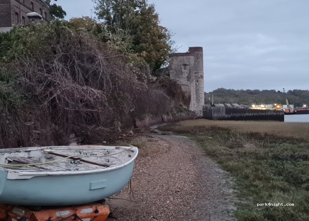 (ME2 4XY) Upper Upnor - 24 Admiralty Road — foto