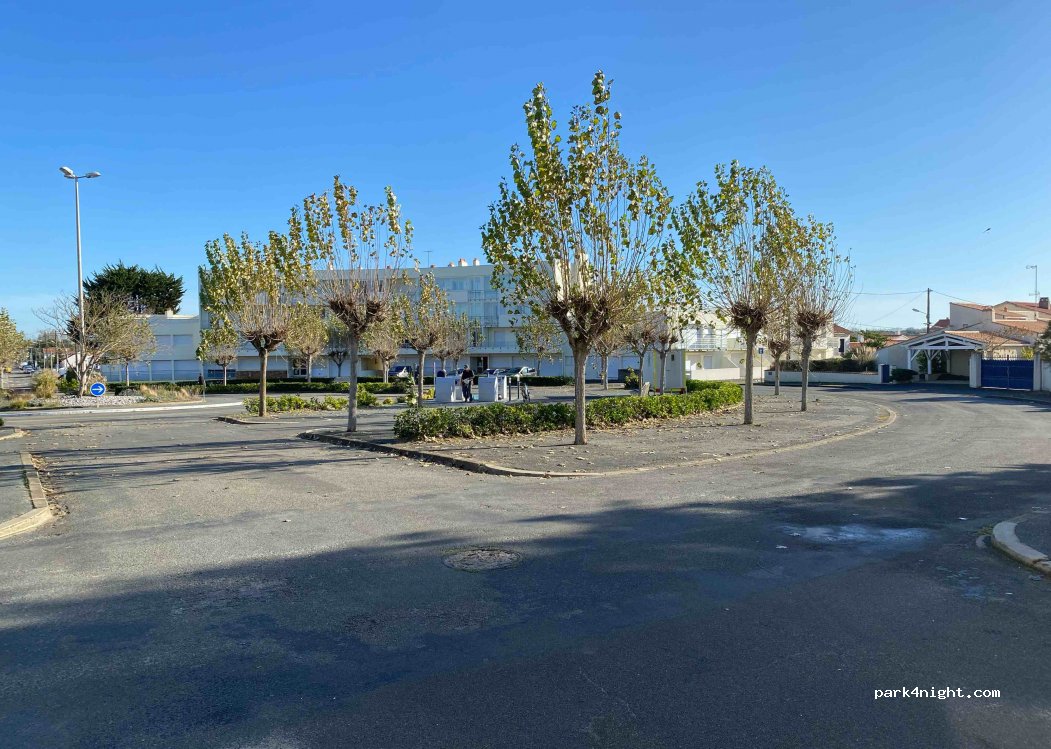 (85270) Saint-Hilaire-de-Riez - 6 Place Saint-Jean — foto