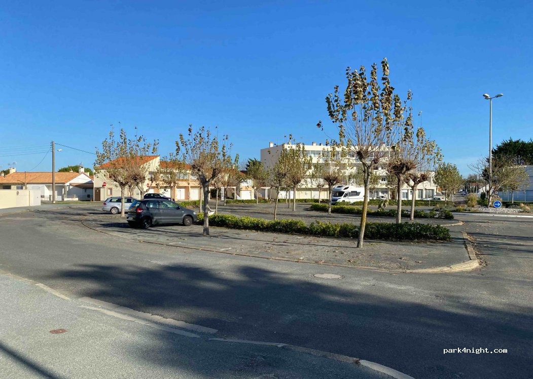 (85270) Saint-Hilaire-de-Riez - 6 Place Saint-Jean — foto 3
