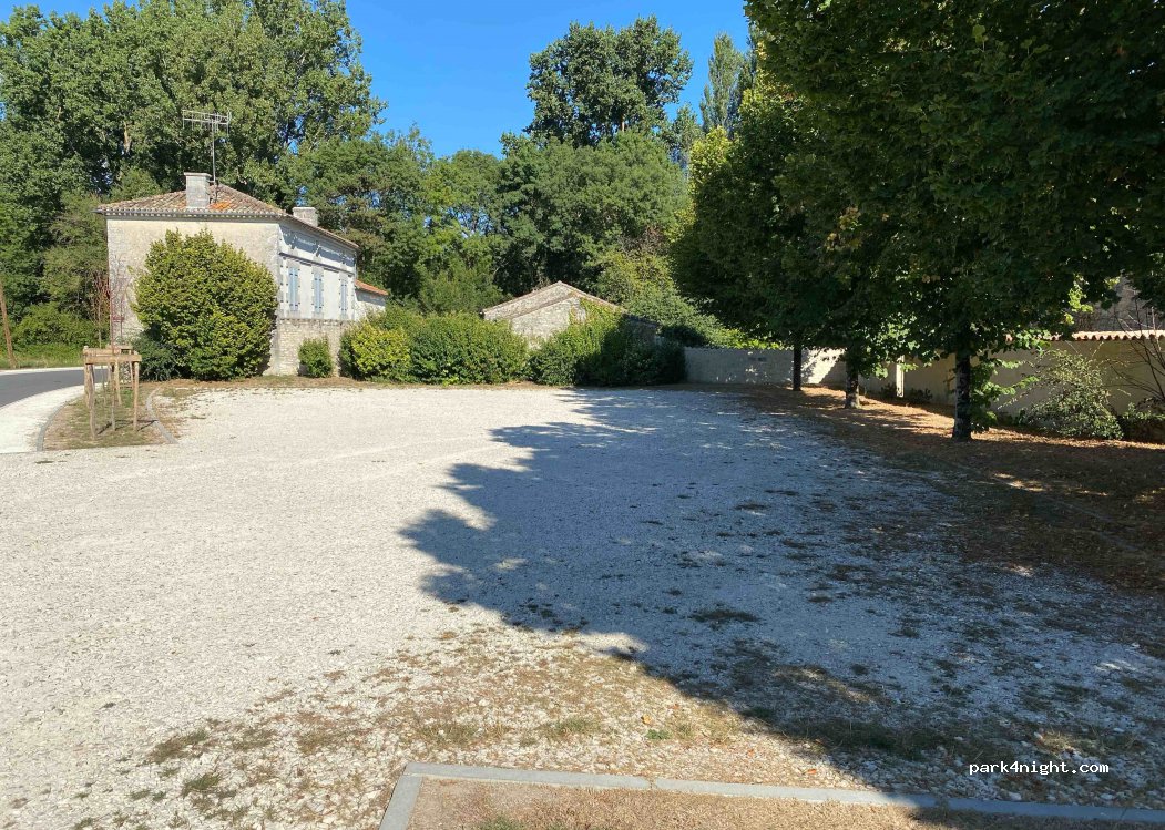 (16570) Marsac - 72 Route des Ponts — foto