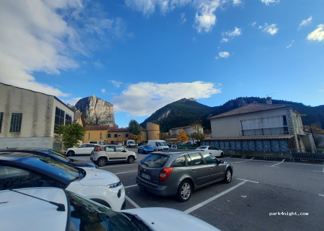 (04120) Castellane - 20 Boulevard Saint-Michel — foto