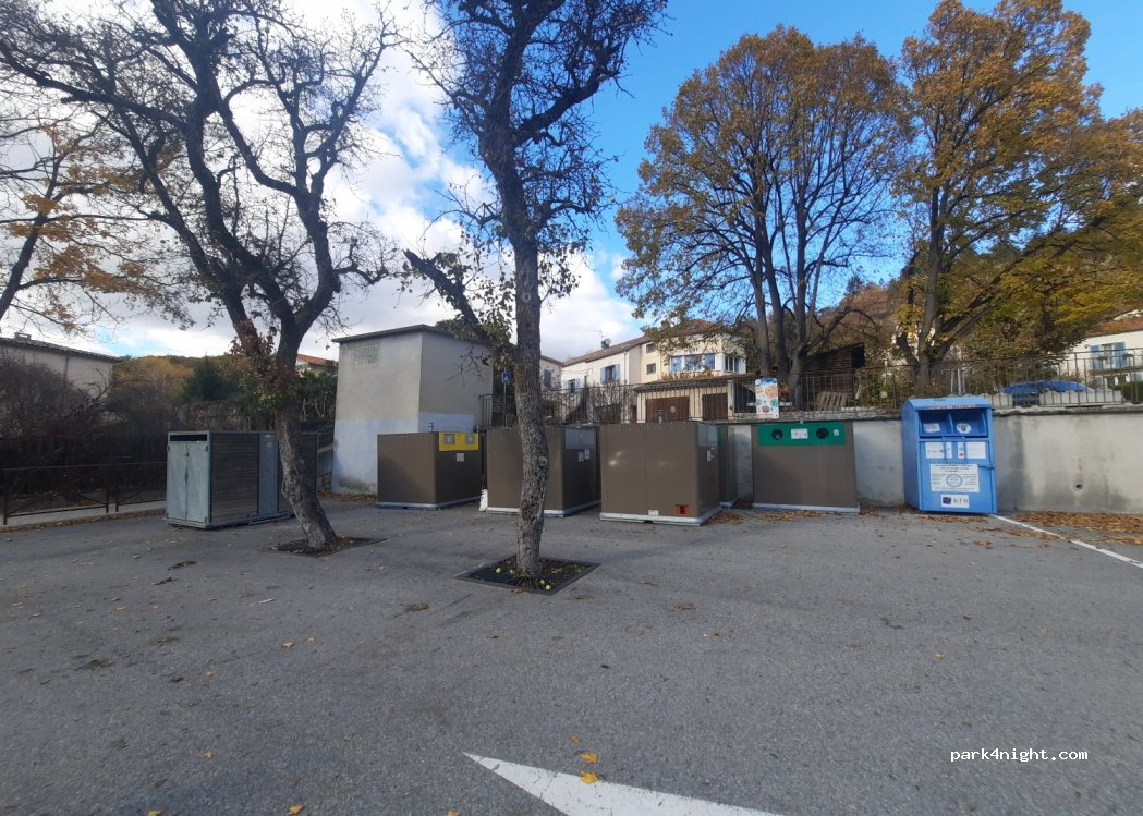 (04120) Castellane - 20 Boulevard Saint-Michel — foto 2