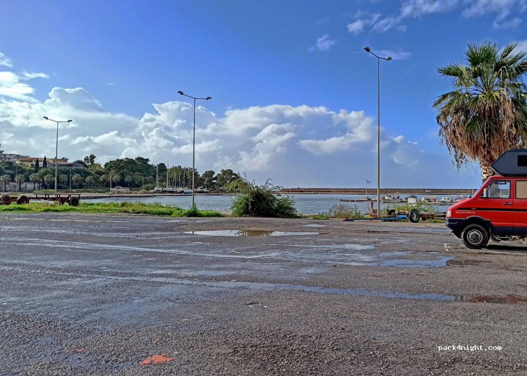 (245 00) Kiparissia - Unnamed Road — foto
