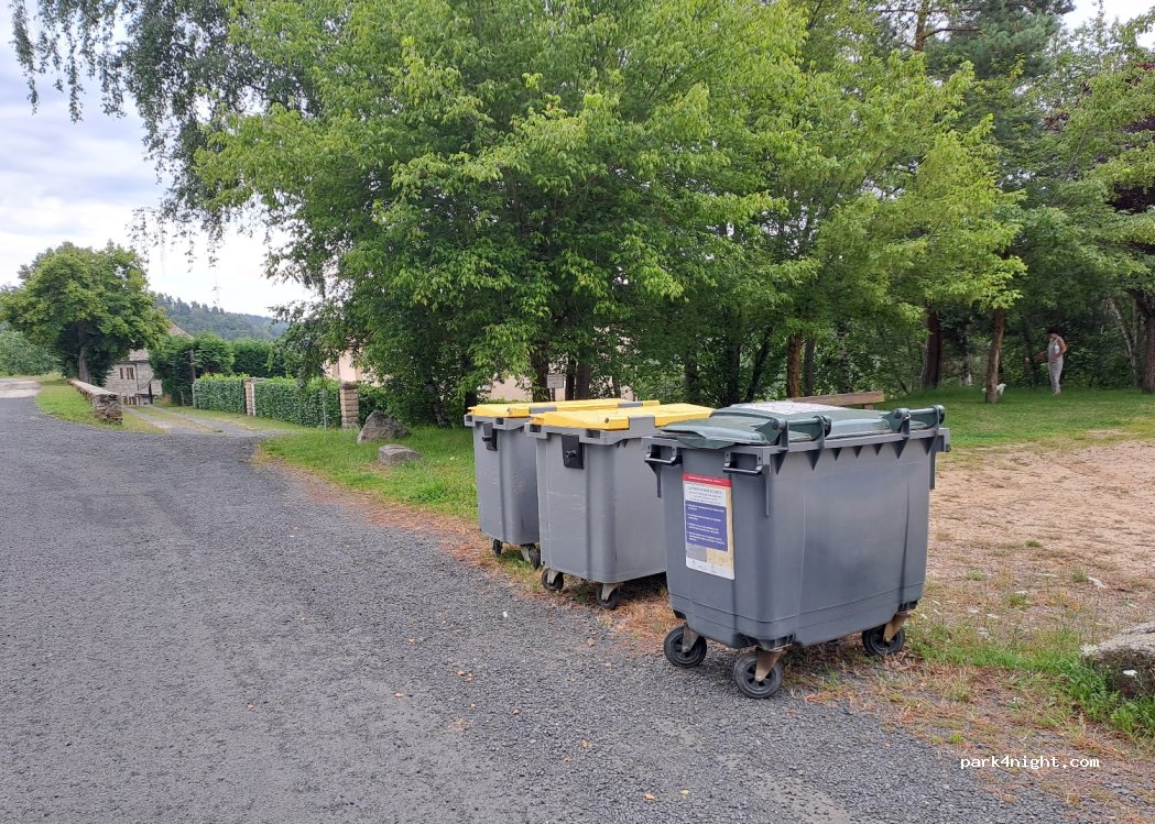 Aire de camping-cars Ruynes-en-Margeride — foto 2
