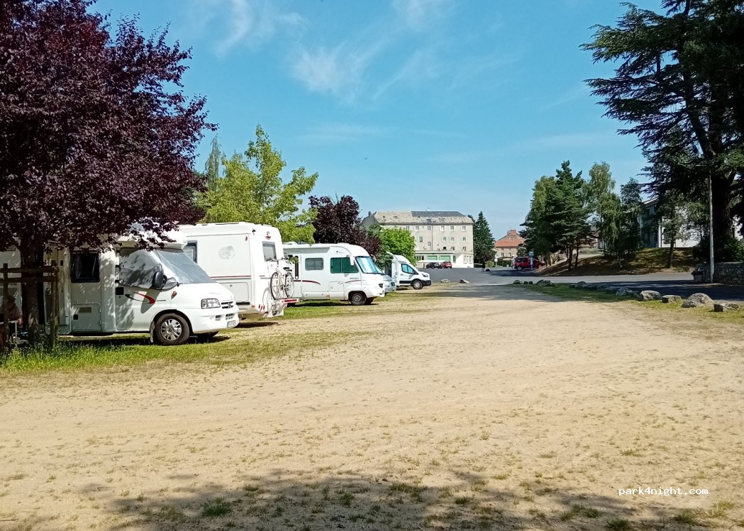 Aire de camping-cars Ruynes-en-Margeride — foto 3