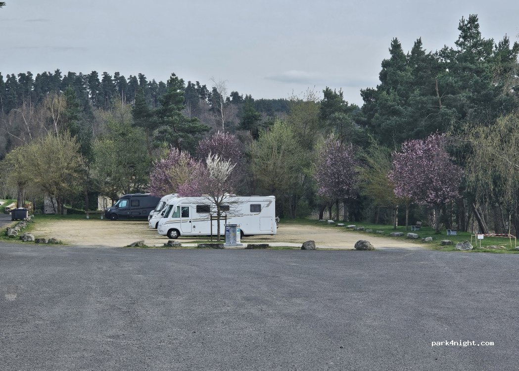 Aire de camping-cars Ruynes-en-Margeride — foto 5