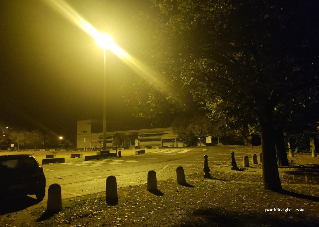 (01700) Miribel - 352 Place de la République — foto 2