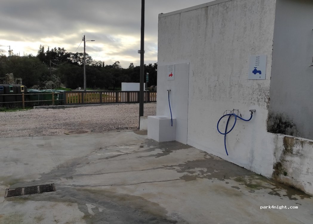 Área autocaravanas Ameixial — foto