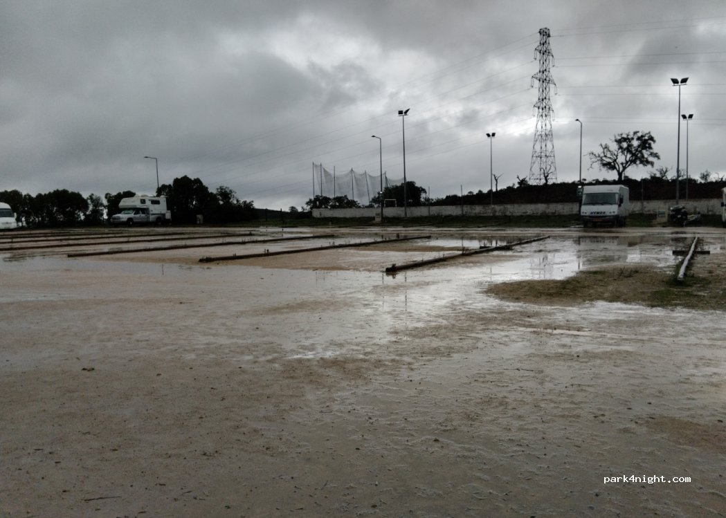 Área autocaravanas Ameixial — foto 4