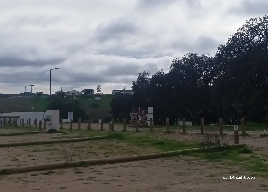 Área autocaravanas Ameixial — foto 5